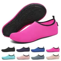 Produktbild: SAGUARO Badeschuhe Wasserschuhe Schwimmschuhe Aquaschuhe für Damen, Schnell Trocknend Strandschuhe Seeigel Neoprenschuhe für Wassersport mit Drainagelöcher Rosarot Gr.38/39
