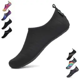 Produktbild: SAGUARO Damen Herren Badeschuhe Wasserschuhe Schwimmschuhe Männer Frauen Barfußschuhe für Strand,Pool,Meer,Wassersport,Surfen,Aqua Cycling,Segeln,Bootfahren,Windsurfen(Schwarz,42/43 EU)
