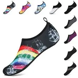 Produktbild: SAGUARO Herren Badeschuhe Damen Strandschuhe rutschfest Schwimmschuhe Männer Atmungsaktiv Neoprenschuhe Frauen Aqua Wassersport Sommer Regenbogen 42/43 EU
