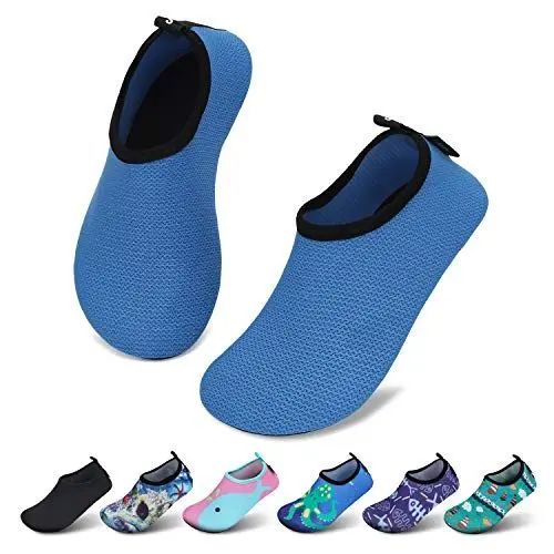 Produktbild: SAGUARO Kinder Badeschuhe Jungen Aquaschuhe Mädchen Schnell Trocknend Strandschuhe Atmungsaktiv Wasserschuhe Surf Yoga Neoprenschuhe,Blau Gewellt,Gr.24/25 EU