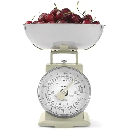 Produktbild: Salter SA00562CFEU12 zeitlose mechanische Küchenwaage – 5 kg Kapazität, 1 Liter spülmaschinenfeste Schüssel, Backwaage, klassisches Design, leicht lesbares großes Zifferblatt, 22 cm Höhe, Crème