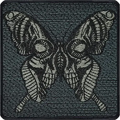 Produktbild: Schmetterling Aufnäher mit Totenkopf Aufbügler butterfly Patch zum annähen/aufbügeln | Jeans Flicken mit Stickerei Geschenk Applikation für alle Stoffe | 75x75mm
