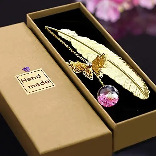 Produktbild: SHULLIN Metall Feder Lesezeichen Federförmige Lesezeichen Schmetterling Lesezeichen Metall Feder Bookmark Lesezeichengeschenke mit 3D Gold Schmetterling Rosa hängende Kugel(Kreative Geschenke)