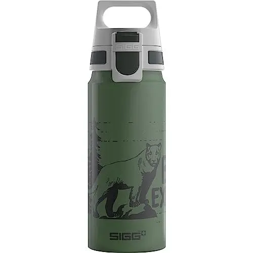 Produktbild: SIGG - Alu Trinkflasche Kinder - WMB ONE Brave Lion - Für Kohlensäurehaltige Getränke Geeignet - Auslaufsicher - Federleicht - BPA-frei - ClimatePartner Zertifiziert - Sport & Schule - Moosgrün - 0,6L
