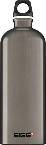 Produktbild: SIGG - Alu Trinkflasche - Traveller Smoked Pearl - Klimaneutral Zertifiziert - Für Kohlensäurehaltige Getränke Geeignet - Auslaufsicher - Federleicht - BPA-frei - Outdoor - Grau - 1L