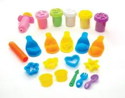 Produktbild: Simba Art und Fun Knetset Fruchteimer / 5x50g Knete / 5 Fruchtformen / 4 Ausstechformen / 16 Teile / 2 Becher / Für Kinder ab 3 Jahren