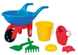 Produktbild: Simba 107135267 - Baby Schubkarre gefüllt, es wird nur ein Artikel geliefert, 7 Teile, Schubkarre, Eimer, 2x Sandform, Schaufel, Rechen, Gießkanne, Länge 49cm, Sandkasten, Sandspielzeug
