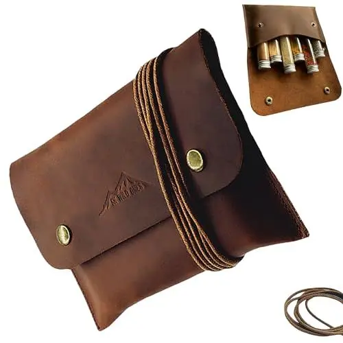 Produktbild: SK Wild Ones® Outdoor Gewürztasche - Echtleder Mit 6 Gewürzdosen Camping - Bushcraft Gewürz Camping Set - Reise Gewürze Set - Gewürzbehälter Camping - Outdoor vanlife zubehör Gewürze Set Camping