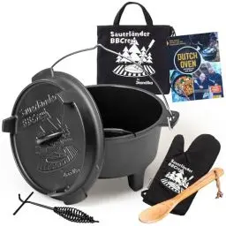 Produktbild: Skandika Dutch Oven der Sauerländer BBCrew 8 L | Gusseisen Topf mit Emaillierung inkl. Rezeptbuch, Deckelheber & Extras | Spülmaschinenfest | Mit Füßen | Feuertopf für Grillen, Camping