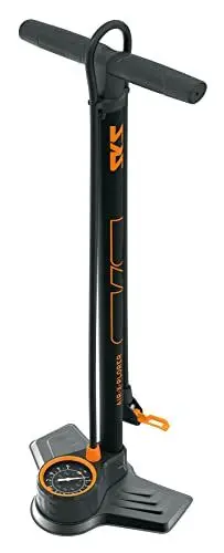 Produktbild: SKS GERMANY AIR-X-PLORER 10.0 Standpumpe (Luftpumpe für alle Ventilarten, Stahlrohr, Metallfuß, ergonomischer Soft-Touch-Handgriff, max. Druck: 10 bar / 144 PSI), Schwarz/ Organge