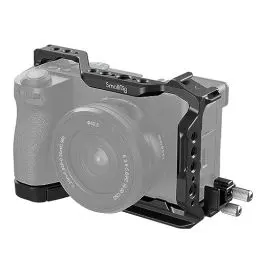 Produktbild: SMALLRIG Alpha 6700 Cage Kit für Sony A6700 mit Einer Kabelklemme für HDMI, Integrierter Schnellwechselplatte für Arca-Typ, Filmkamera-Videokäfig mit Schuhhalterung, 1/4''-20 Gewinde Löcher - 4336