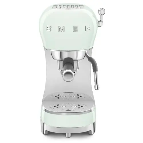Produktbild: Smeg, Espresso-Kaffeemaschine ECF02PGEU, Cappuccino-Dampfunktion, Thermoblock, großes Tassengehäuse und Doppelkaffeefunktion, 1 L Wassertank, benutzerfreundliches Bediensystem, 1350 W, Pastellgrün