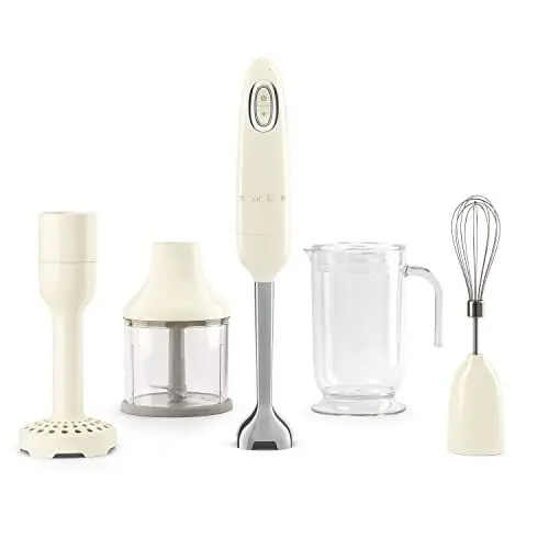 Produktbild: Smeg, HBF22CREU Stabmixer, Turbo-Funktion und Flowblend-Schneidsystem, mit rutschfestem Griff, integrierter Kabelaufwicklung, inkl. Zubehör, Leistung 700W, Creme
