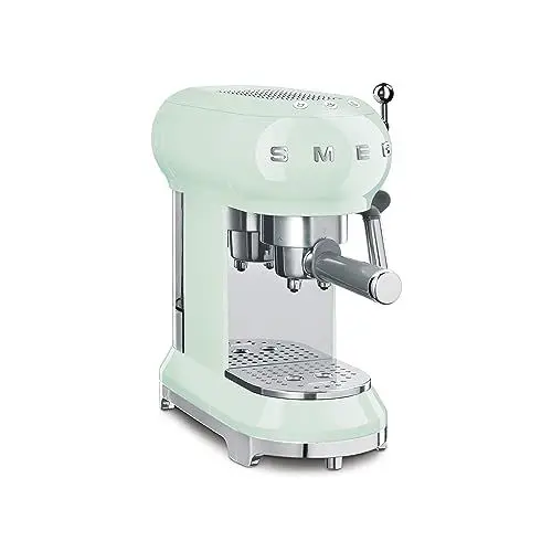 Produktbild: Smeg, ECF01PGEU Manual Espresso-Kaffeemaschine, Cappuccino -System, Thermoblock, große Tassengehäuse und Doppelkaffeefunktion, 1 l Wassertank, kompakte Abmessungen, 1350W, Pastellgrün