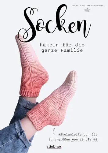 Produktbild: Socken häkeln für die ganze Familie. Modern und locker: 10 Häkelanleitungen für Socken mit Motiven von Katzenaugen- bis Gürteltier-Muster. Mit praktischer Sockentabelle für die Größen 15 bis 49