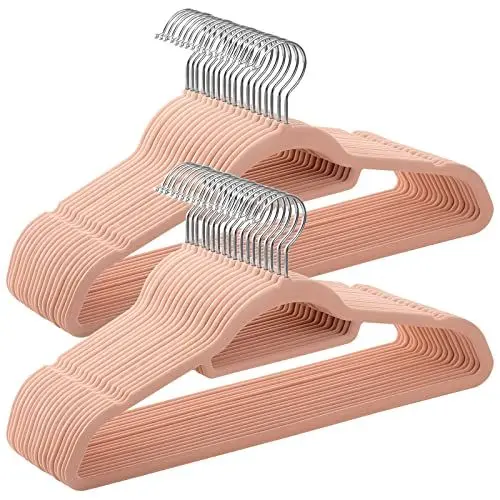 Produktbild: SONGMICS Kleiderbügel Samt, 50er Set, Bügel, rutschfest, kleine Stange für Krawatten, 360° drehbarer Haken, 0,6 cm dick, platzsparend, 43,5 cm lang, für Mäntel, Hosen, Silber-Hellrosa CRF50PK