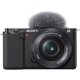 Produktbild: Sony Alpha ZV-E10 | APS-C spiegellose Vlog-Kamera (schwenkbarer Bildschirm für Vlogging, 4K-Video, Echtzeit-Augen-Autofokus) Schwarz + SEL1650 Objektiv