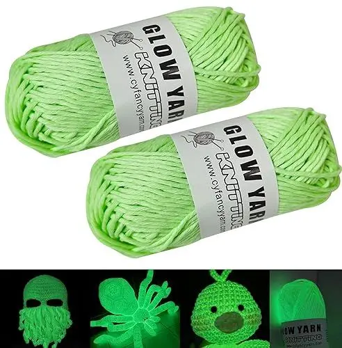 Produktbild: Souarts DIY Leuchtwolle zum Häkeln Stricken, Häkelgarn Strickgarn im Dunkeln Leuchtende Polyester, 50M je Rolle für Handstricken Schal Puppen Strickjacke Handwerk(2PCS Grün)