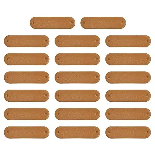 Produktbild: sourcing map 100Stk Handgemacht Leder Label PU Leder Nähen Geprägt Etikett Verzierung Häkeln Etiketten für Kleidung Hut Schals Basteln (45x12mm Braun)
