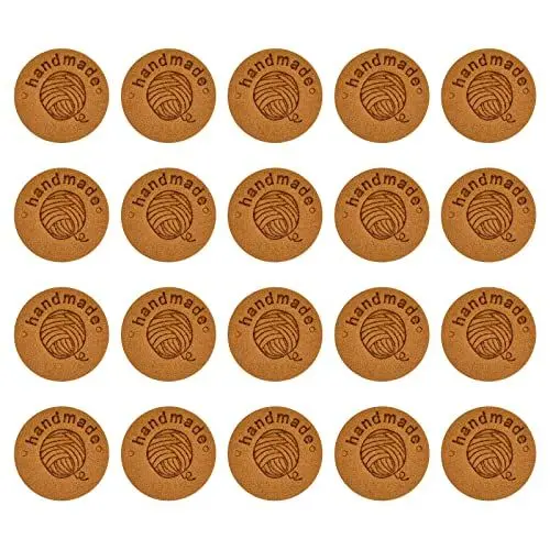 Produktbild: sourcing map 45Stk Handgemacht Leder Label Mikrofaser Leder Nähen Geprägt Etikett Verzierung Häkeln Etiketten für Kleidung Hut Schals Basteln (25mm Durchm Braun)