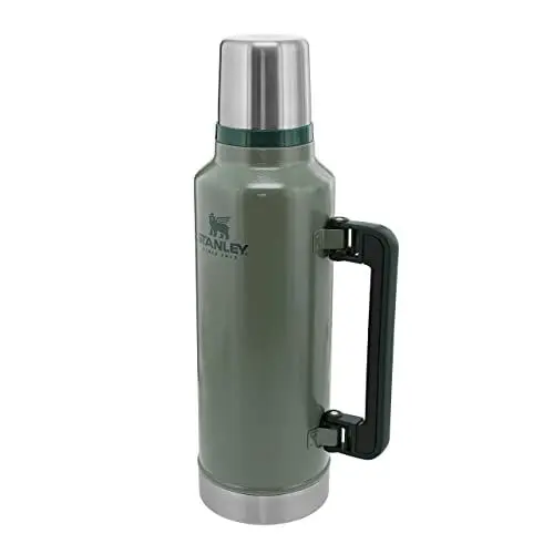 Produktbild: Stanley Classic Legendary Thermosflasche 1.9L - Thermos Hält 45 Stunden Heiß Oder Kalt - Edelstahl Thermoskanne - BPA-Frei - Spülmaschinenfest - Hammertone Green