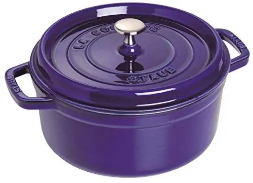 Produktbild: STAUB Gusseisen Bräter/Cocotte, Rund 24 cm, 3,8 L, Aromaregen Funktion für optimale Befeuchtung, Für alle Herdarten inkl. Induktion & Backofen, Dunkelblau