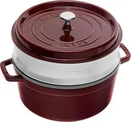 Produktbild: STAUB Gusseisen Bräter/Cocotte, mit Dämpfeinsatz, Rund 26 cm, 5,2 L, Aromaregen Funktion, Für alle Herdarten geeignet, Grenadine
