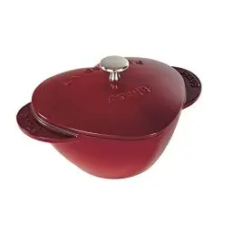 Produktbild: STAUB Cocotte/Bräter, Herz 20 cm, 1,75 L, Gusseisen mit mattSchwarzer Emaillierung im Inneren des Topfes, für alle Herdarten inkl. Induktion & Backofen, Kirschrot