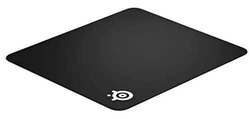 Produktbild: SteelSeries QcK+ – Gaming-Mauspad – rutschfeste Unterseite aus Stoff mit Gummiunterseite – Schwarz (450 mm x 400 mm x 2 mm) | Large