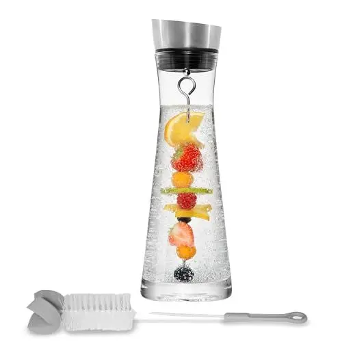 Produktbild: STONELINE Glaskaraffe 1 L mit Deckel aus Edelstahl Wasserkaraffe aus Borosilikatglas mit Fruchtspieß Spülbürste, Karaffe aus Glas für Heiße Kalte Hausgemachte Getränke Eistee Wein Kaffee Saft Limonade