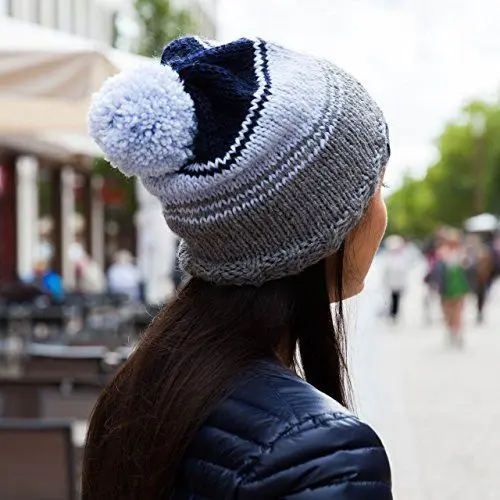 Produktbild: Strickset Mütze - Set zum selber Stricken - enthalten sind 3 Knäuel Merinowolle + Strickanleitung + Myoma-Label - in der Farbvariation Stein (Fb 3021), eisblau (Fb 36277), Marine (Fb 3409)