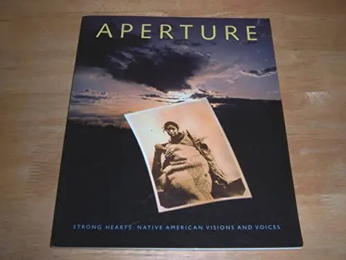 Produktbild: Strong Hearts: Native American Visions and Voices (Aperture)