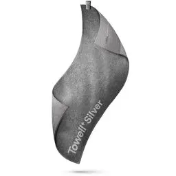 Produktbild: STRYVE Sporthandtuch – Das Original – Towell+ Silver – Silver Grey – 105 x 42,5 cm – Magnetclip & Rutschschutz – Antibakterielles & Geruchshemmendes Sporthandtuch – Ideales Handtuch fürs Gym