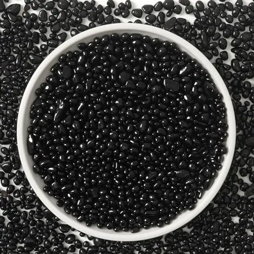 Produktbild: T4U Getrommelte Aquarium Kies Schwarz 450g, Unregelmäßig Geformte Felskiesel Kieselsteine Deko, Selbstgemachte Polierte Steine für Pflanzen Kies für Erde Dekosteine für Vasen, 4–6 mm Aquarienkies DIY