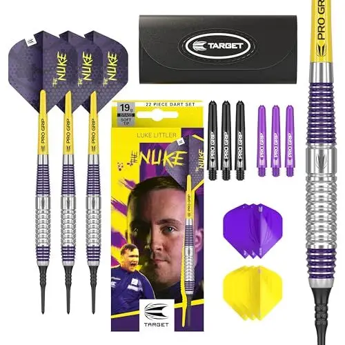 Produktbild: Target Darts Luke Littler Brass Soft Tip Darts Set – 19G-Pixel-Tip-Dart, Nuke-Player-Edition-Dart-Set, Dart-Flüge, Schäfte und Dart-Etui enthalten | Professionelles Dart-Zubehör