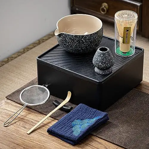 Produktbild: TEANAGOO Matcha Kit mit Aufbewahrungskoffer, 10 Stück Komplettes Matcha Tee Set, Keramik Matcha Schale (510ml/18oz), Bambus Schneebesen(百本立), Schaufel, Sieb, Schneebesenhalter, WN17, Rock Grey