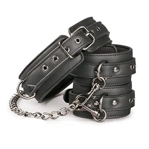 Produktbild: EasyToys Fetish Collection - Kunstleder Kragen mit Fußfesseln - 80 CM langer Slave Collar mit Fußfesseln - Schwarzer Fesseln - Sei die Domina oder Dominus