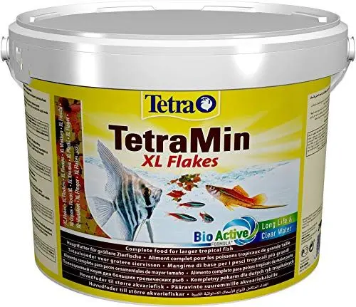 Produktbild: TetraMin XL Flakes - Fischfutter in Flockenform für größere Zierfische, ausgewogene Mischung für gesunde Fische und klares Wasser, 10 L Eimer