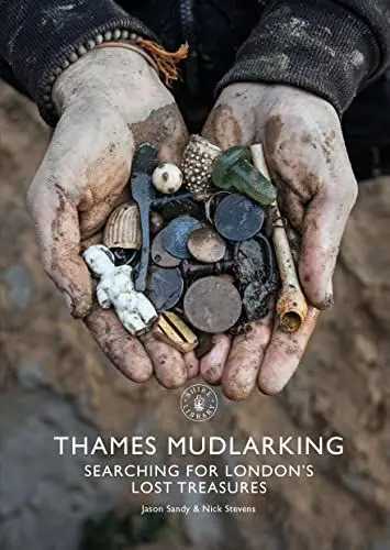 Produktbild: Thames Mudlarking: Searching for London's Lost Treasures (Shire Library)