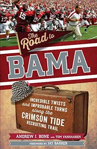 Produktbild: The Road to Bama: Incredible Twists and Improbable Turns Along the Alabama Crimson Tide Recruiting Trail: Incredible Twists and Improbable Turns Along the Crimson Tide Recruiting Trail