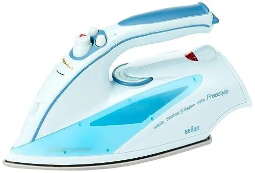 Produktbild: Theo Klein 6245 Braun Bügeleisen I Batteriebetriebenes Kinderbügeleisen mit LED-Leuchtanzeige und Wassersprühfunktion I Maße: 24 cm x 10 cm x 15 cm I Spielzeug für Kinder ab 3 Jahren
