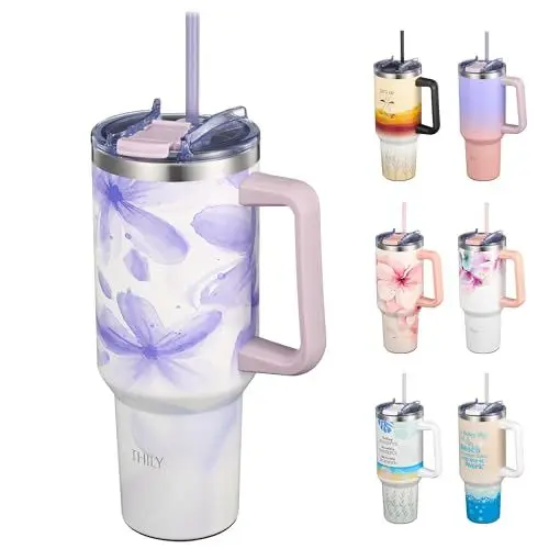 Produktbild: THILY Edelstahl-Isolierbecher 1180ml mit Griff – Vakuumisolierter Reisebecher, Dichtschließender Deckel, 34h Kalt & 12h Warm, Spülmaschinenfest, Inkl. 2 Strohhalmen + Bürste, Violette Blätter