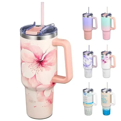 Produktbild: THILY Edelstahl-Isolierbecher 1180ml mit Griff – Vakuumisolierter Reisebecher, Dichtschließender Deckel, 34h Kalt & 12h Warm, Spülmaschinenfest, Inkl. 2 Strohhalmen + Bürste, Kirschblüten