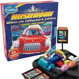 Produktbild: ThinkFun Rush Hour Ultimate Collectors Edition - Das beliebte Spiel Rush Hour von ThinkFun in der hochwertigen Sammlerausgabe - Entkomme dem Verkehrschaos mit Stil für alle ab 8 Jahren