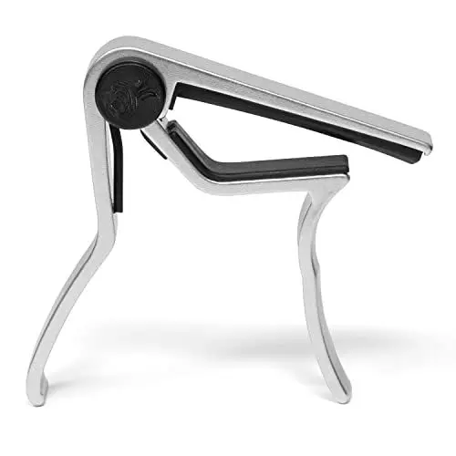 Produktbild: TIGER Einhand - Triggercapo, Universal-Gitarrencapo für Akustische Gitarre, Klassische Gitarre, E-Gitarre und Bassgitarre. Leichte Handhabung - Chrome -