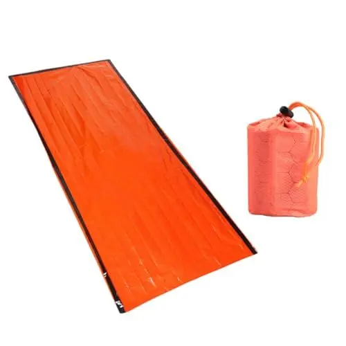Produktbild: TOGEVAL Tragbarer Notfallschlafsack Für Camping Und Outdoor Aktivitäten Ultraleichte Überlebensdeckentasche Mit Zufälligem Muster Und Aufbewahrungstasche 1 Schlafsack + 1 Tasche