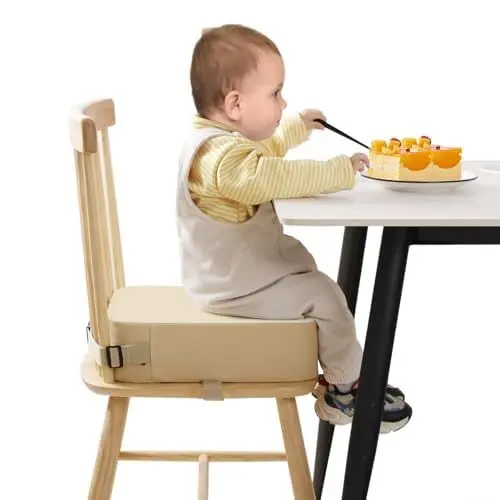 Produktbild: TOTIDYH SitzerhöHung Stuhl Kind PU Waschbar Zerlegbar 10cm SitzerhöHung Sitzkissen Kinder mit 2 Sicherheitsschnalle Gurt Tragbare KindersitzerhöHung Rutschfeste StuhlerhöHung Kinder (Khakifarbe)