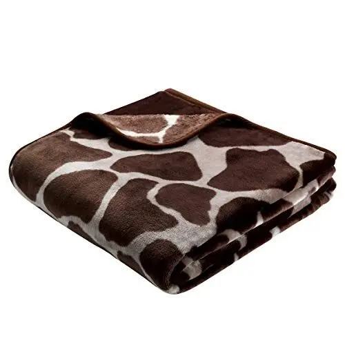 Produktbild: Traumschloss Deluxe Design Kuscheldecke | Wohndecke | komfortable Sondergröße| Samtoberfläche | 150x220 cm | Giraffe