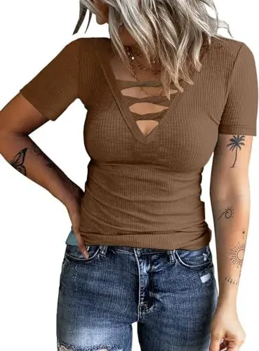 Produktbild: TrendiMax Damen T-Shirt Gerippt Slim Fit Basic Tee Shirts V Ausschnitt Kurzarm Sommer Tshirt Casual Oberteile Bluse Tops Criss Cross (M, Dunkelkaffee)