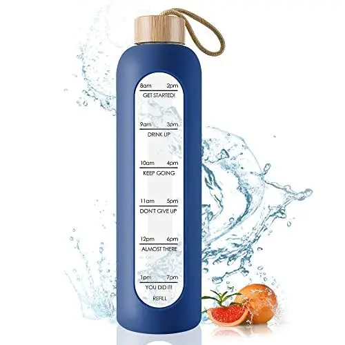 Produktbild: Trinkflasche Glas 1L mit Zeitmarkierungen -1 Liter Auslaufsichere Sport Glas Wasserflasche mit Bambusdeckel für Sport, Freizeit, 1000ml Mehrweg Bruchsicher Silikonhülle Trinkflasche (Dblau)